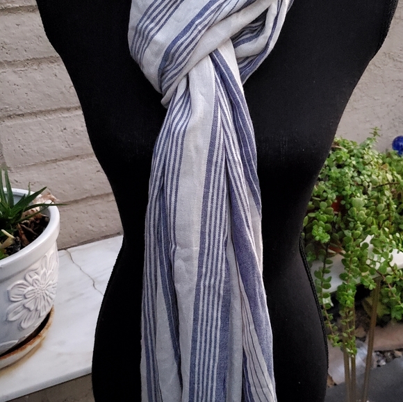 SCARF - Picture 2 of 9